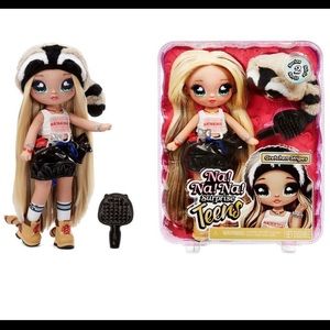 Na! Na! Na! Surprise teen doll